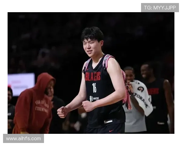 杨瀚森背痛依旧出战 主帅赛前曾忧能否上场 杨瀚森背痛依旧出战 主帅赛前曾忧能否上场